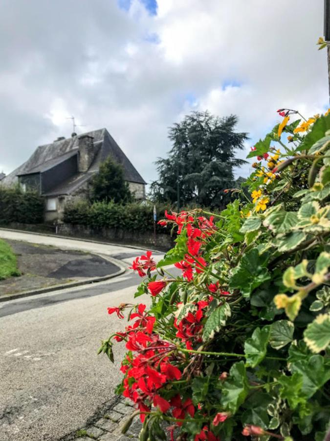La Tour Cachee Bed & Breakfast Mortain-Bocage Bagian luar foto