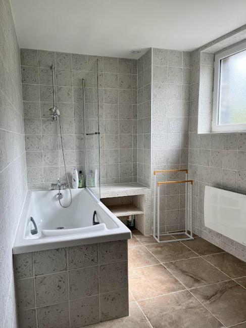 La Tour Cachee Bed & Breakfast Mortain-Bocage Bagian luar foto